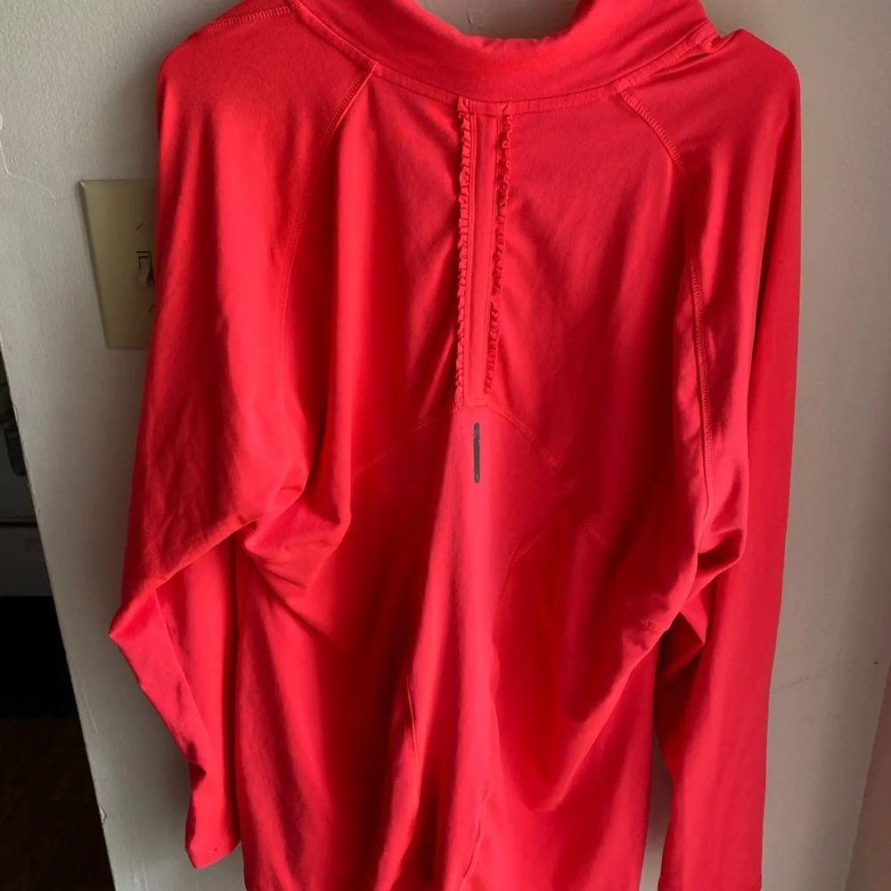 Workout pullover - Picture 2 of 2